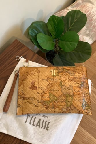 Alviero Martini- مع الدست باق فقط