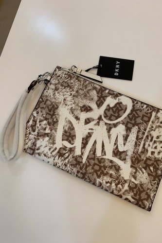 بدون ملحقات - Dkny Pouch