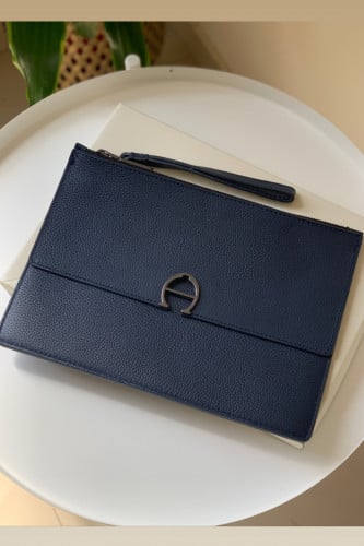 Etienne Aigner كحلي