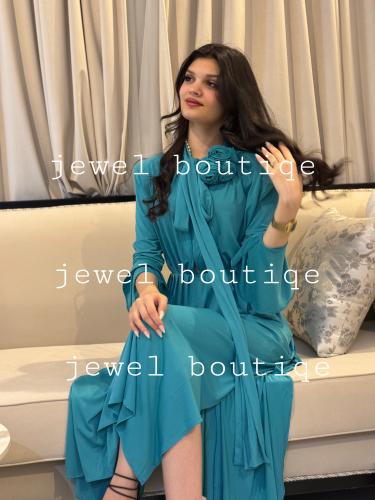 فستان بأكمام فرنسية