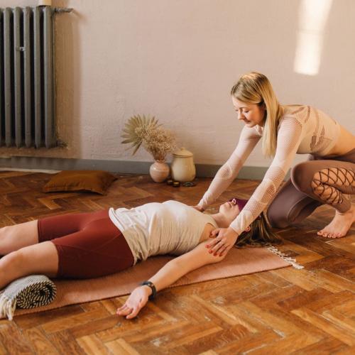 ٨ جلسات يوغا خاصة + جلسة مجاناً