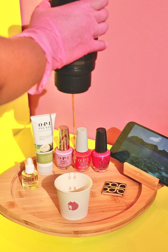 Peep Manicure: Discover the latest trends at Nail Kim Salon!