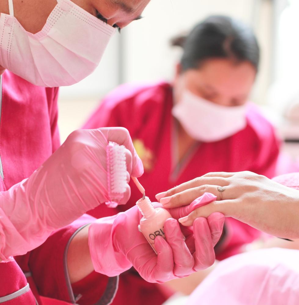Learn how to apply nails easily with Nail Kim&#39;s specialized tools.