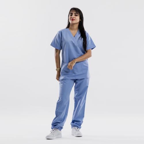 سكراب طبي بلون سماوي – ياقة سبعة (V-Neck)