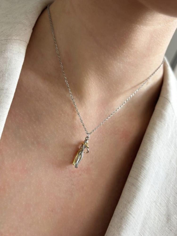 عقد العناق الابدي ( ليحتضنك دائما بدلاٌ عني )