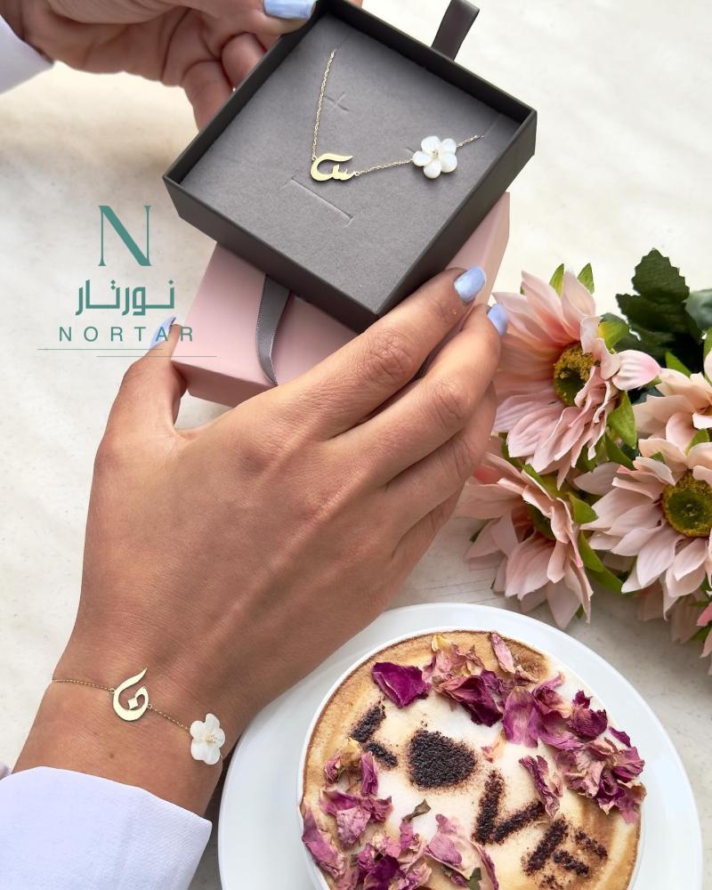 اسواره بالحرف مع وردة صدف طبيعي