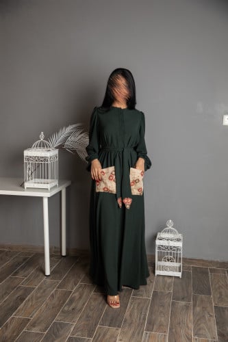جلابية زيتي بتطريز في الجيوب وحزام
