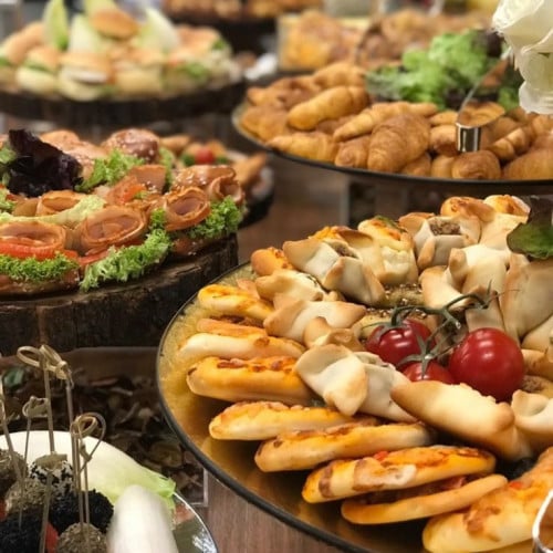 بوفية غداء ميز لاعمال