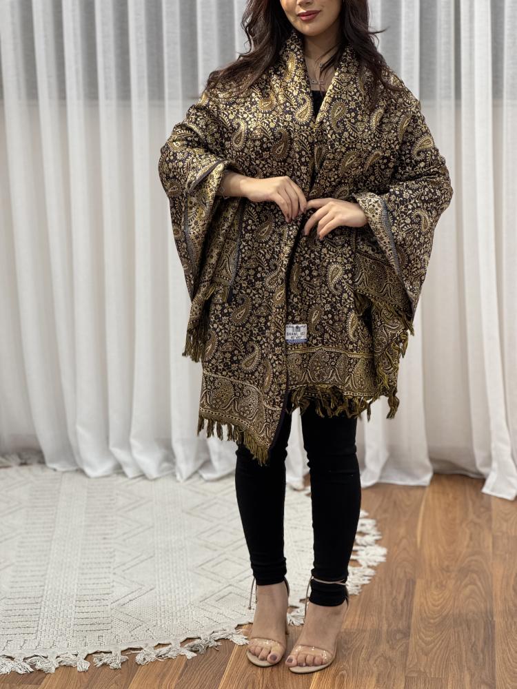 شال انيق من متجر لمسة تطريز للهدايا