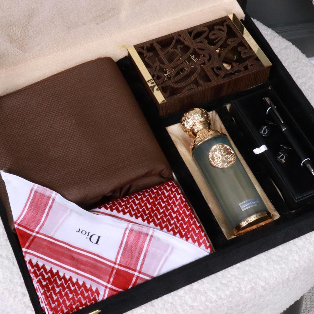 هدية رجالي جاهزة لمسة تطريز