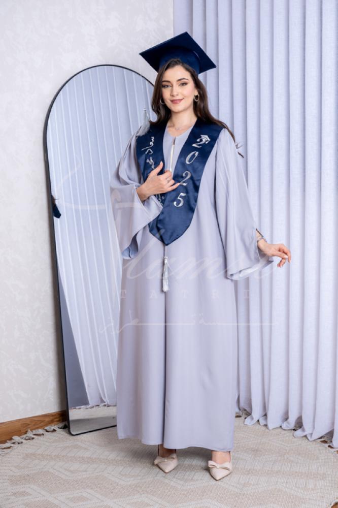 روب تخرج مع وشاح  - لمسة تطريز للهدايا