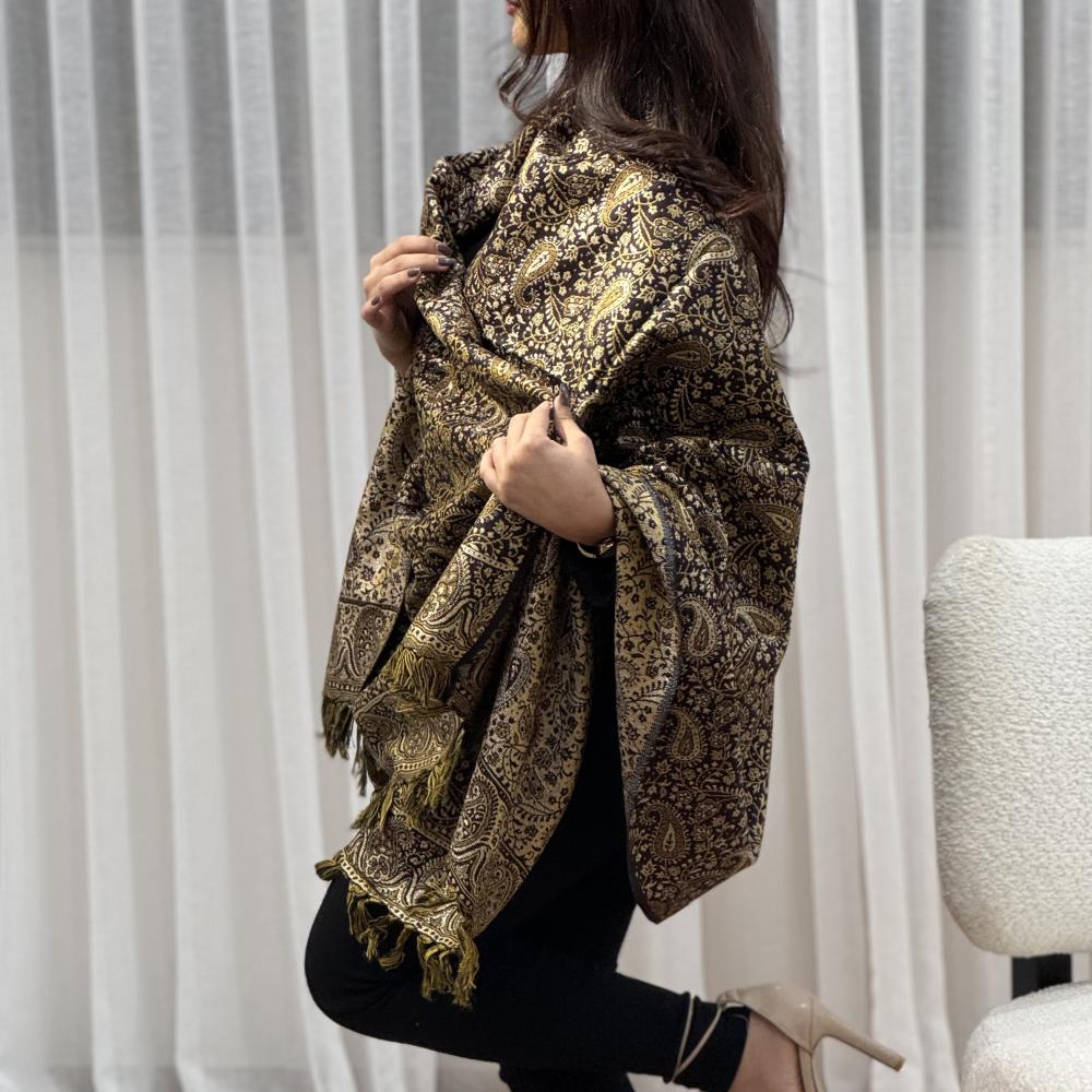 شال كشميري اسود لون ذهبي لمسة تطريز