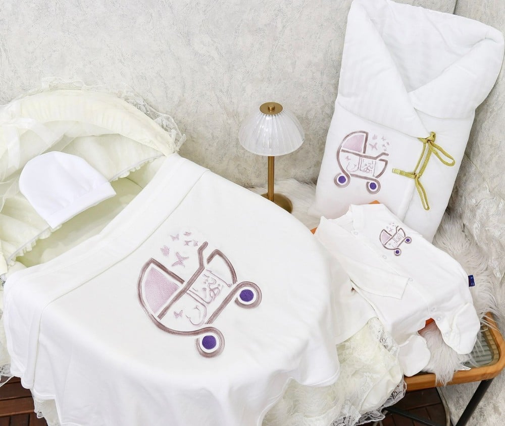 هدايا طقم مواليد بنات مطرز بالاسم