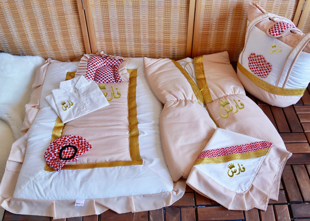 طقم مواليد مع تطريز فاخر