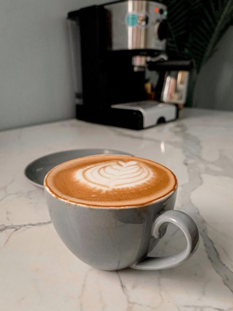 ما هو الفرق بين  (الكابتشينو  و  اللاتيه)