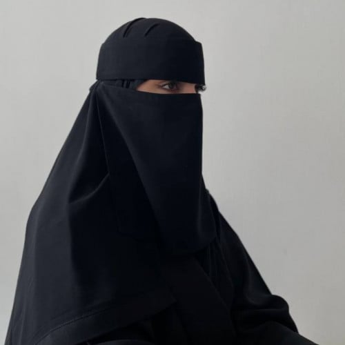 نقاب طويل بطبقه صغيره