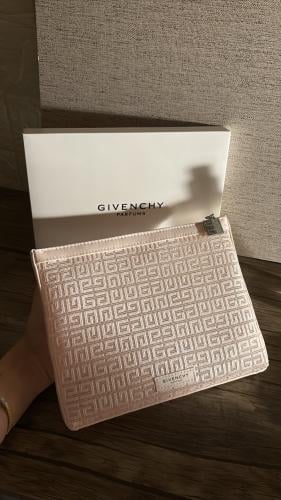 باوتش Givenchy الاصلي pink