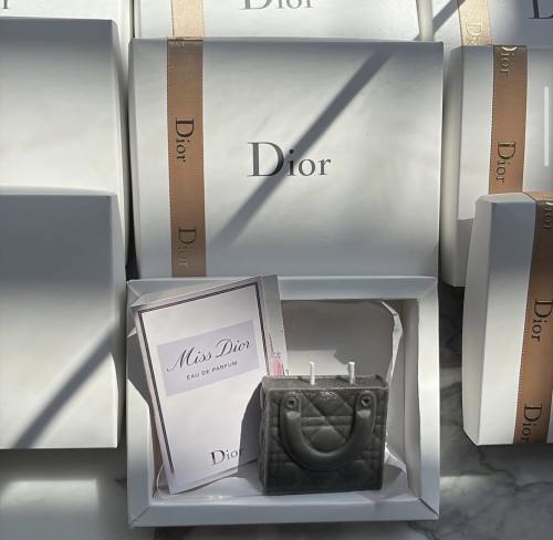 شمعه مع عينهmiss DiOR  اصليه