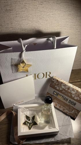 تعليقه سياره نجمه Dior وعطر