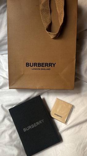 محفظه Burberry الاصليه