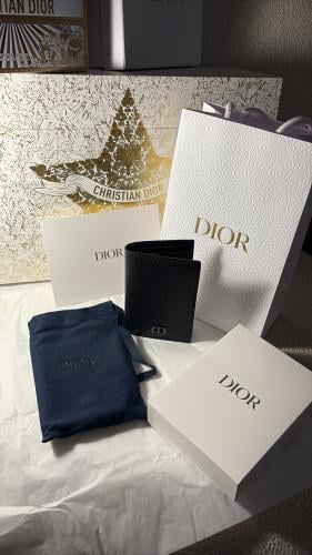 Dior wallet الأصليه