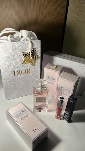 باكج DiOR