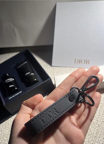 ميداليه Dior الاصليه