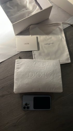 باوتش Dior الأصلي تسليم فوري