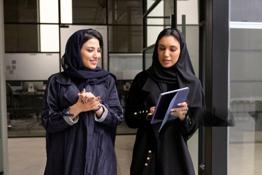 الفخامة والأناقة مع عبايات سعوديه فخمه للمناسبات الرسمية