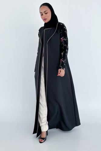 عبايه تفته اسود محدد بذهبي و أكمام لنن تطريز ورد #605