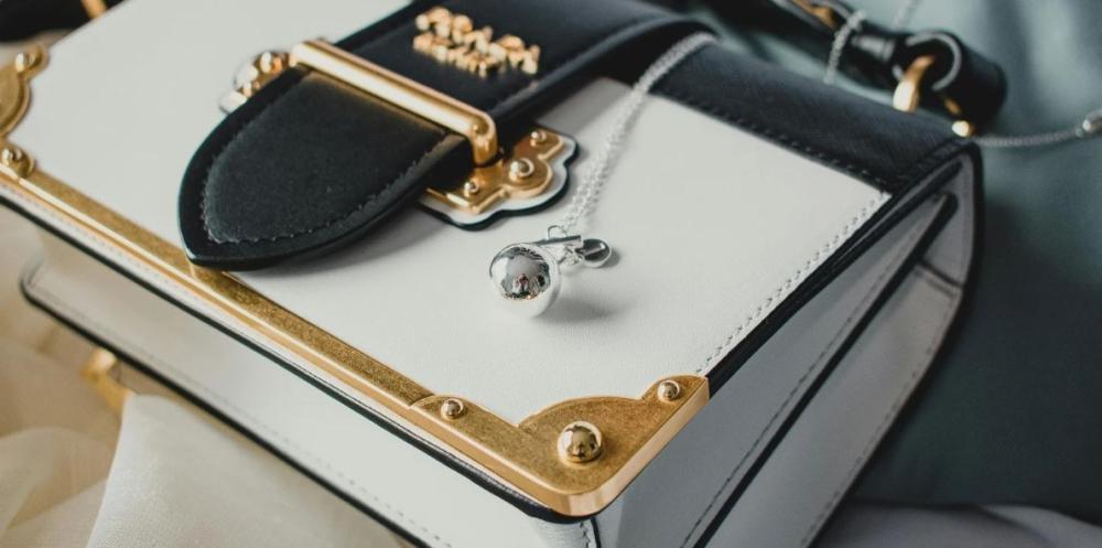 أسماء ماركات الشنط بالإنجليزي