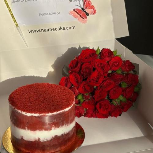 ميني كيك مع باقة ورد
