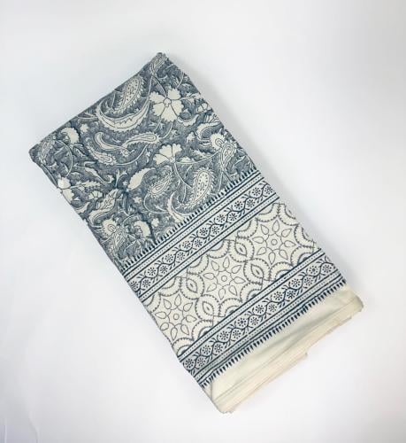 مفرش طاولة رمادي