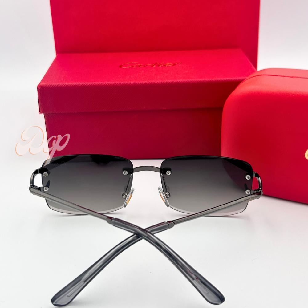 نظارة كارتير معدني رمادي بعدسة سوداء مدرجة