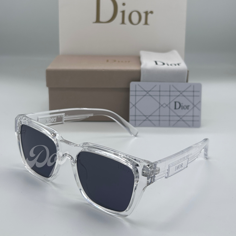 نظارة ديور بإطار رمادي شفاف وعدسات سوداء