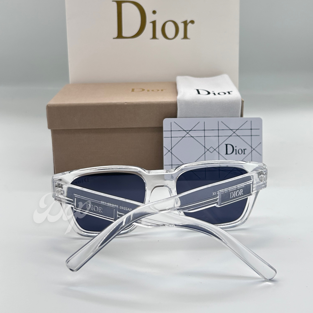 نظارة ديور بإطار رمادي شفاف وعدسات سوداء