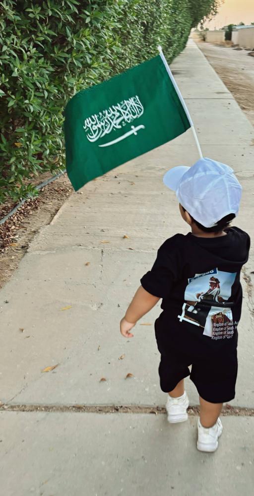 طقم اليوم الوطني لون اسود