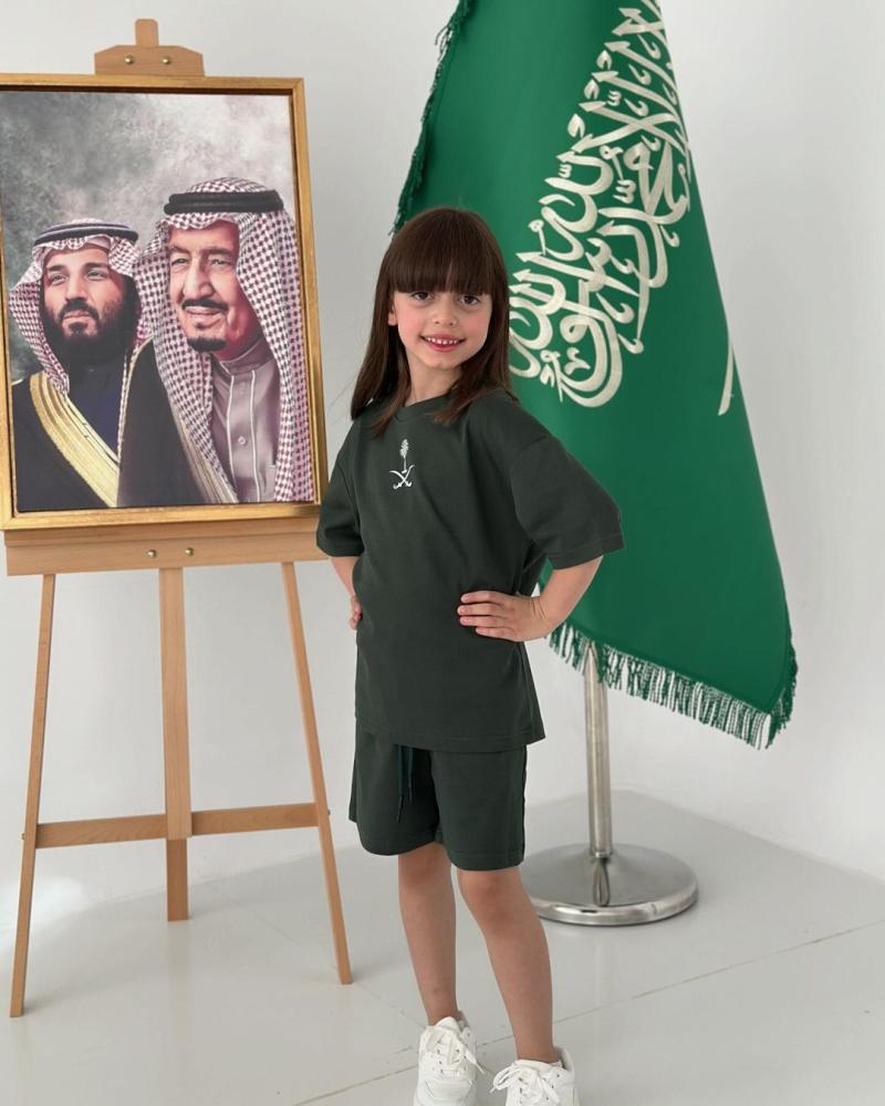 طقم اليوم الوطني لون زيتي