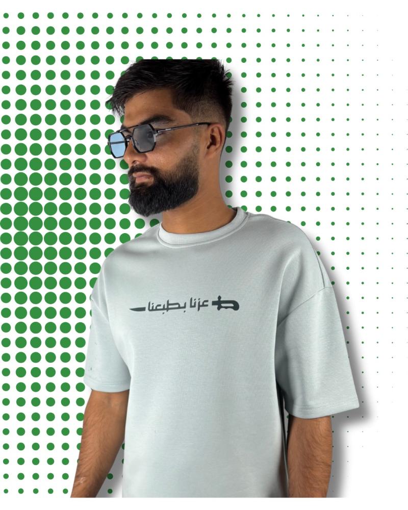 تيشرت اليوم الوطني عزنا في طبعنا