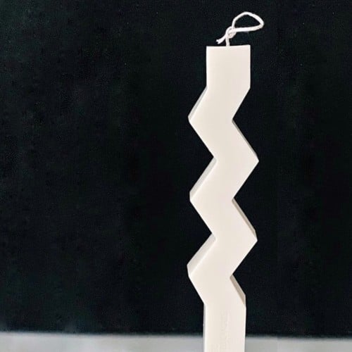 شمعة عامود متعرج