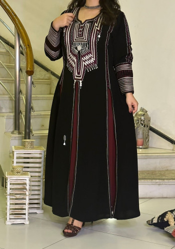 فستان من الكريب والجورجيك بتطريز امامي كلوش (اسود)...