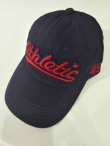 كاب بشعار تطريز اسود