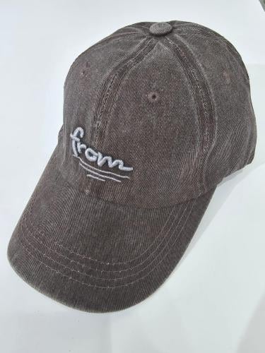 كاب بشعار تطريز اسود