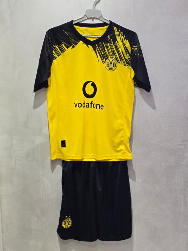 طقم نادي بوروسيا دورتموند اصفر 2026 رجالي