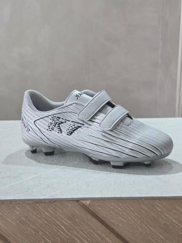 حذاء كرة قدم رصاصي شبابي