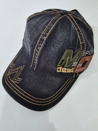 كاب بشعار تطريز اسود