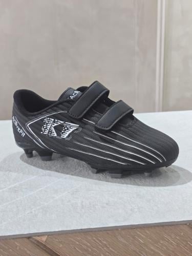 حذاء كرة قدم اسود شبابي