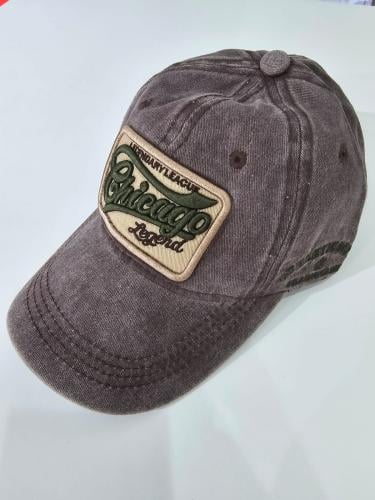 كاب بشعار تطريز بيج