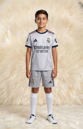 طقم نادي ريال مدريد 2026 شبابي