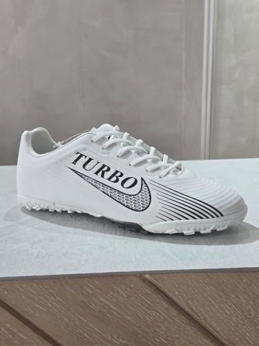 حذاء كرة قدم ابيض شبابي